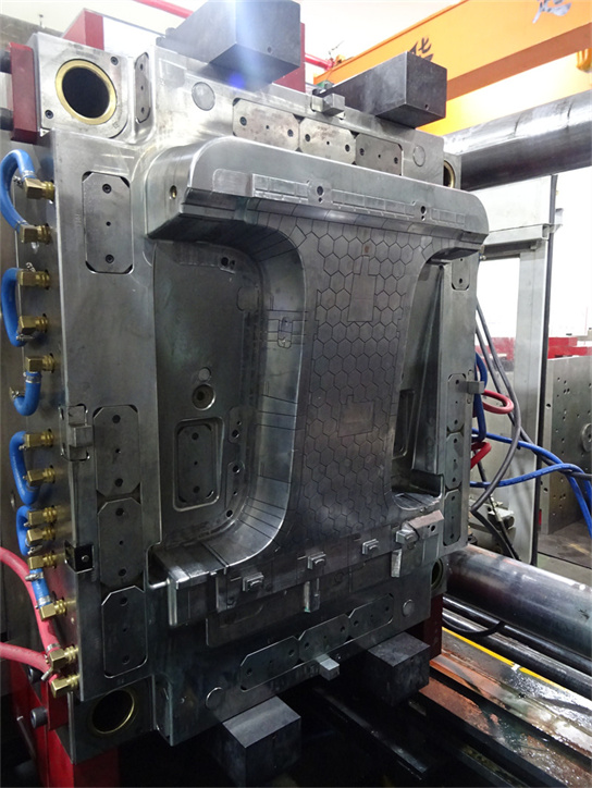 Automotive C pillar injection mold